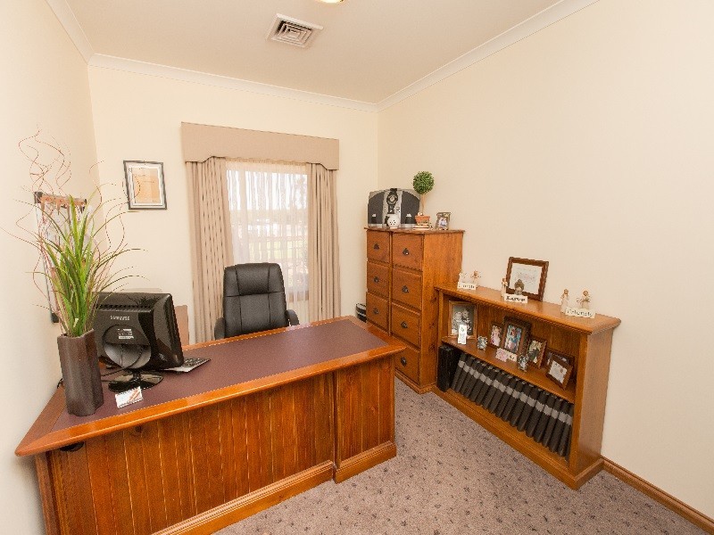 423 Dairtnunk Avenue, Cardross VIC 3496