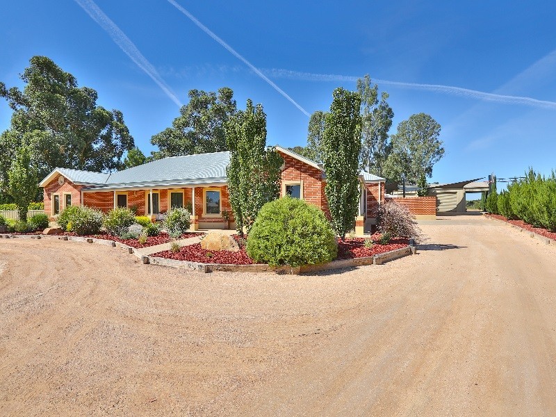 423 Dairtnunk Avenue, Cardross VIC 3496