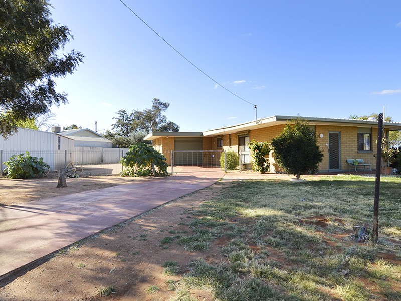 49 Avoca Street, Dareton NSW 2717