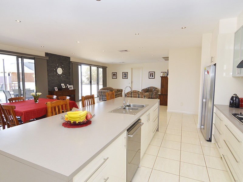 4 Forrester Court, Nichols Point VIC 3501