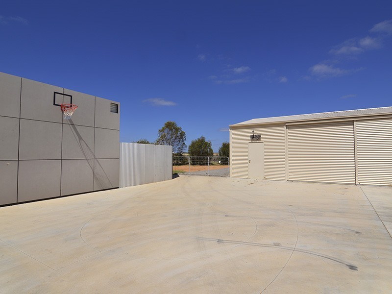 4 Forrester Court, Nichols Point VIC 3501