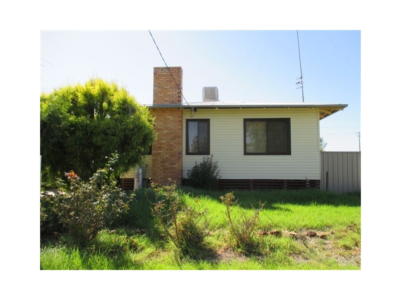 32 Railway Terrace, Ouyen VIC 3490