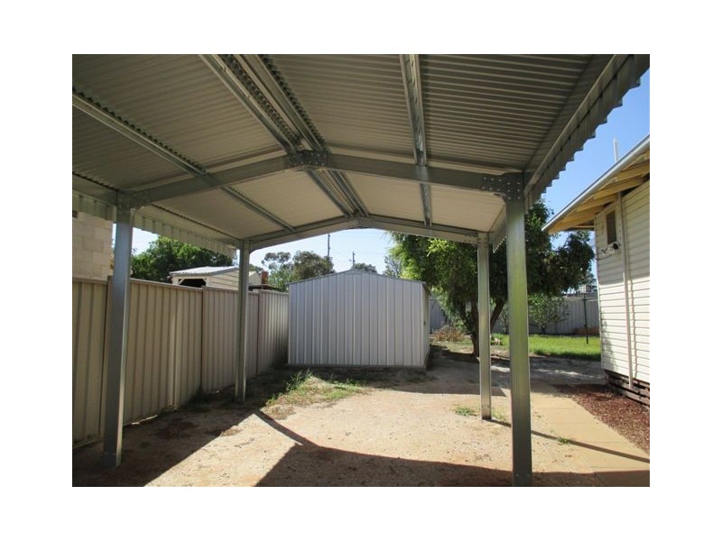 32 Railway Terrace, Ouyen VIC 3490