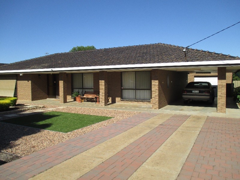 16 Loveridge Street, Ouyen VIC 3490