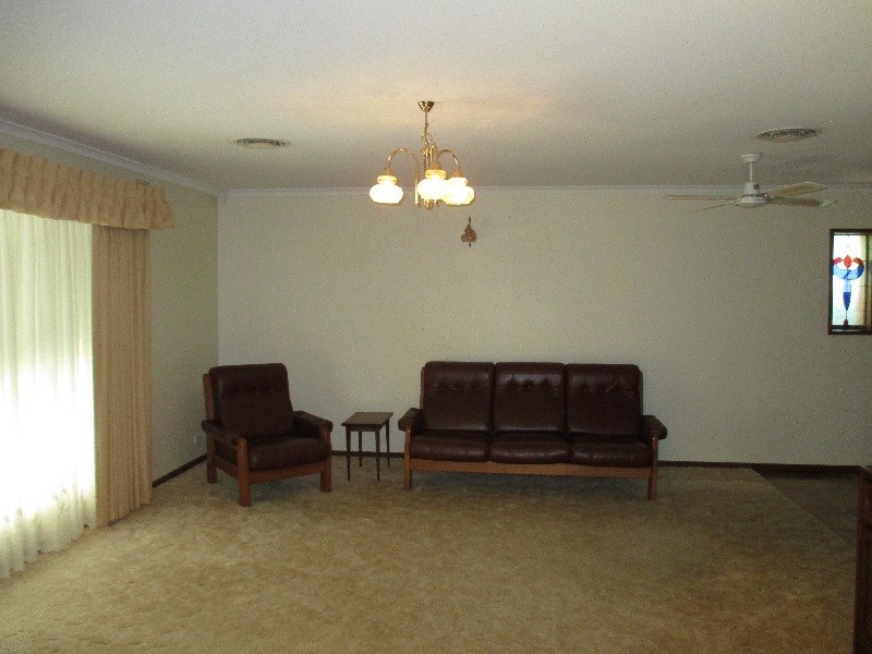 16 Loveridge Street, Ouyen VIC 3490