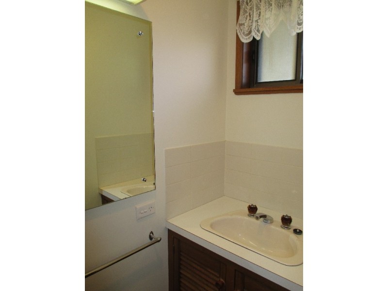 16 Loveridge Street, Ouyen VIC 3490