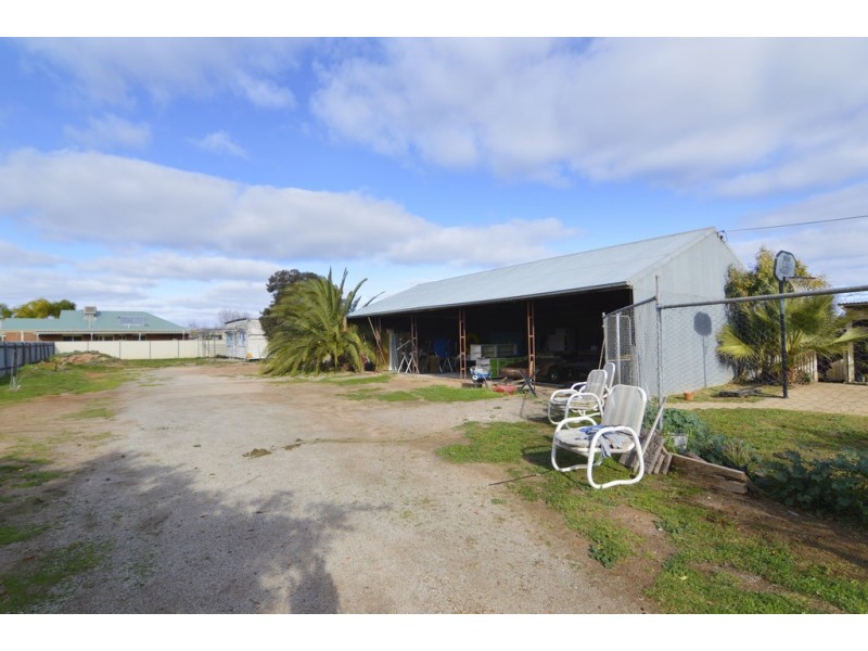 574 Deakin Avenue, Mildura South VIC 3501
