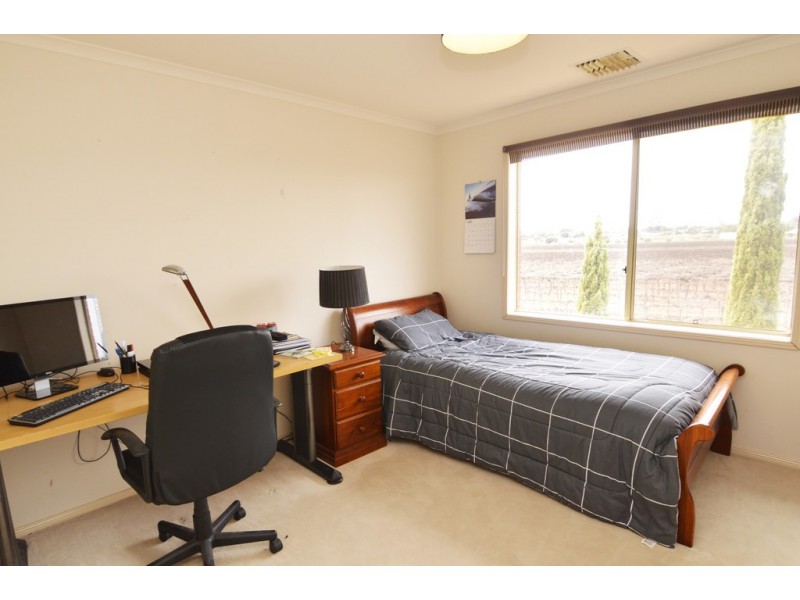 30 Yelta Road North, Merbein VIC 3505