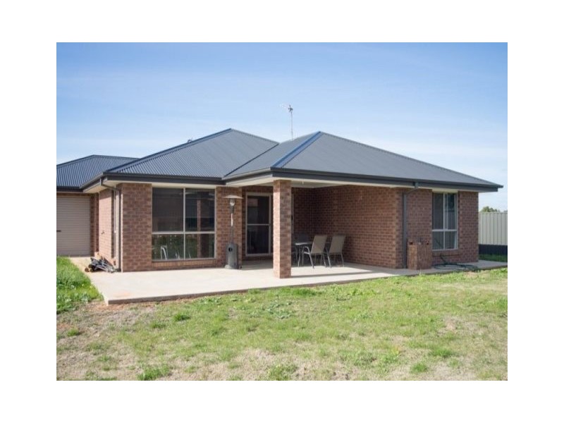 10 Jennifer Court, Robinvale VIC 3549