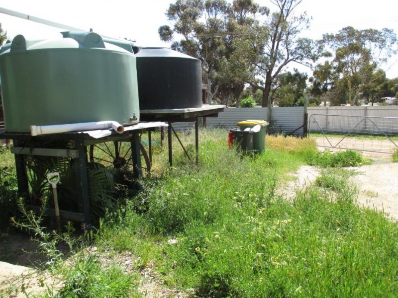 12 Calder Highway, Ouyen VIC 3490