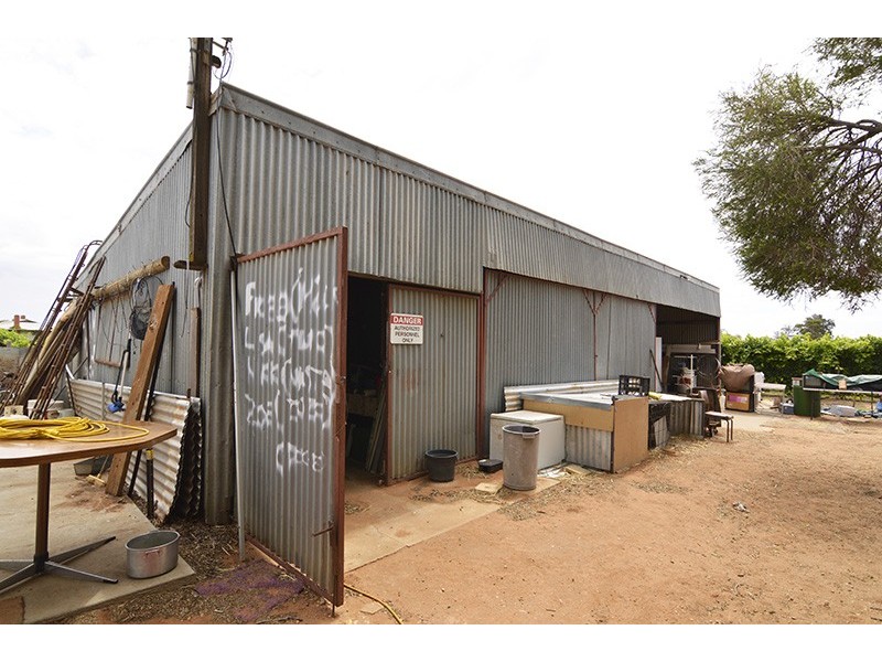 105 McSwains Road, Birdwoodton VIC 3505