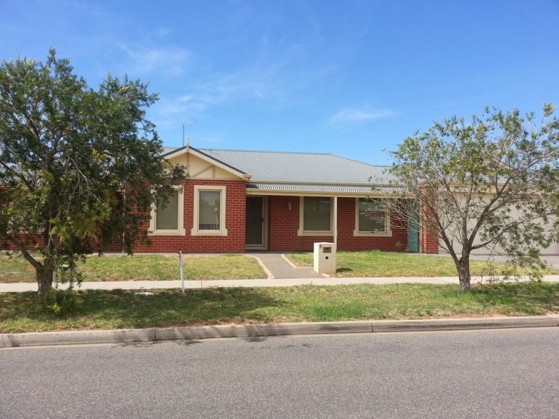 8 Balmoral Place, Mildura VIC 3500