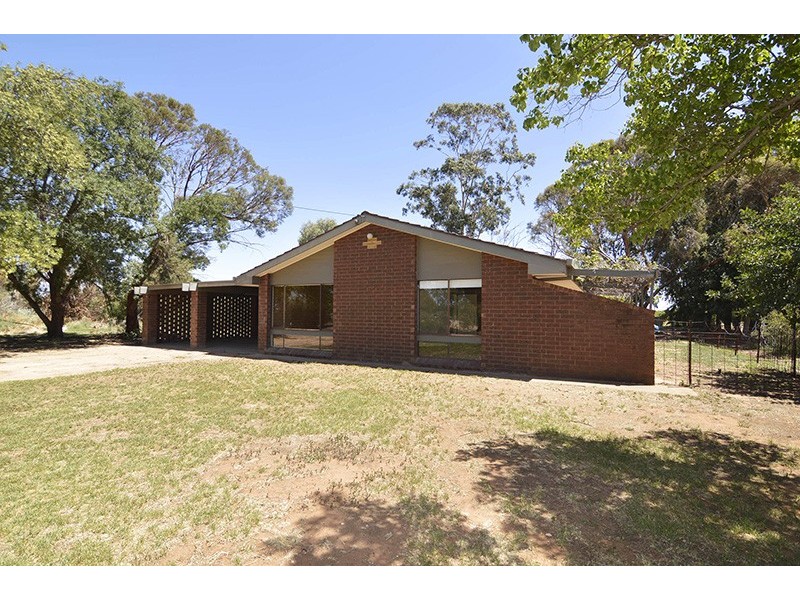 61 Channel Road, Curlwaa NSW 2648