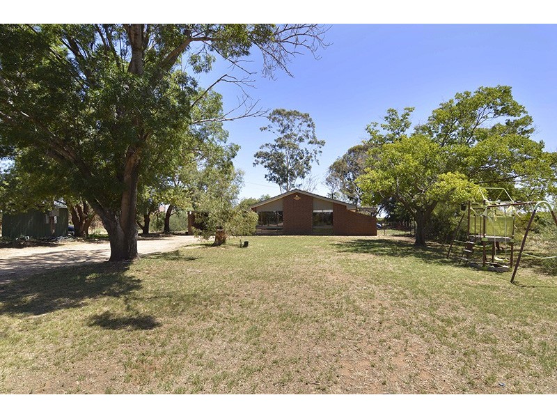 61 Channel Road, Curlwaa NSW 2648