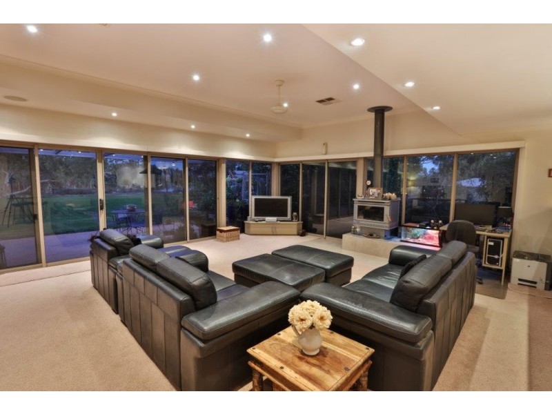 110 Cootamundra Avenue, Red Cliffs VIC 3496