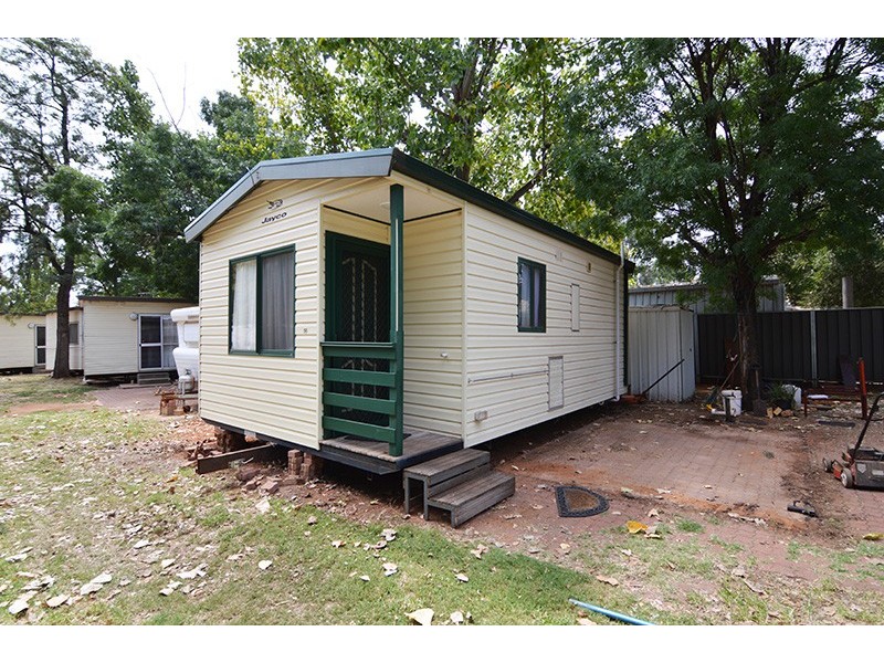 Cabin 56 Coachmans Tourist Park, 2163 Fifteenth Street, Irymple VIC 3498