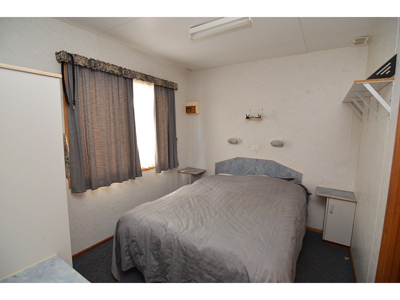 Cabin 56 Coachmans Tourist Park, 2163 Fifteenth Street, Irymple VIC 3498