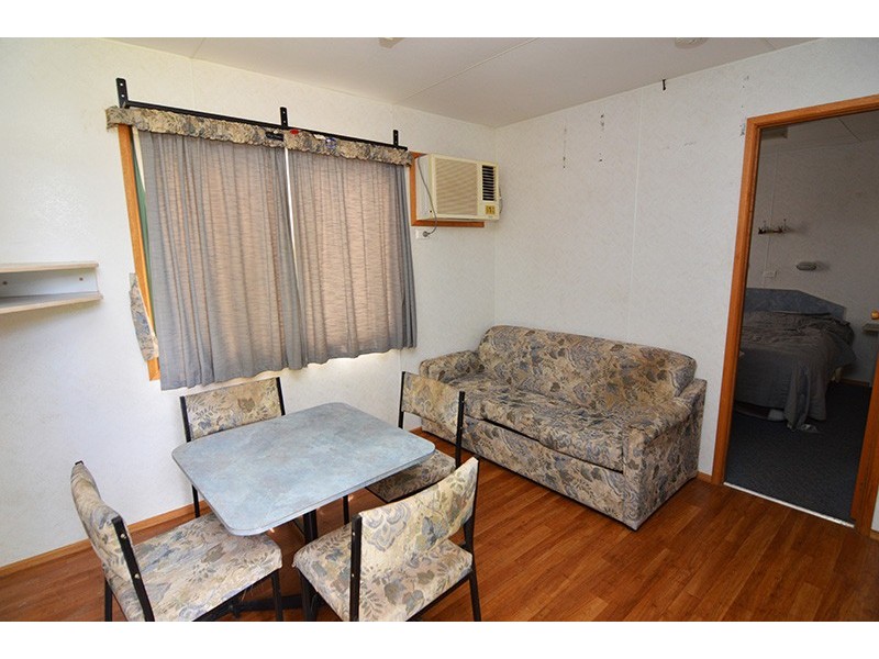 Cabin 56 Coachmans Tourist Park, 2163 Fifteenth Street, Irymple VIC 3498