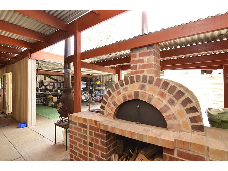 25 Riverview Drive, Dareton NSW 2717