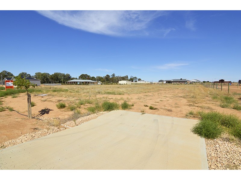 2 Monarch Court, Nichols Point VIC 3501