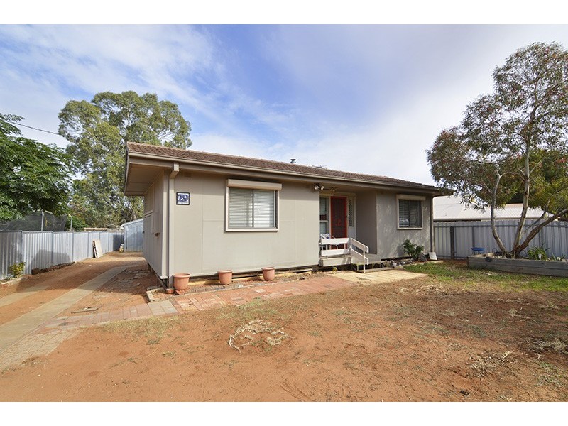 29 Matong Street, Dareton NSW 2717