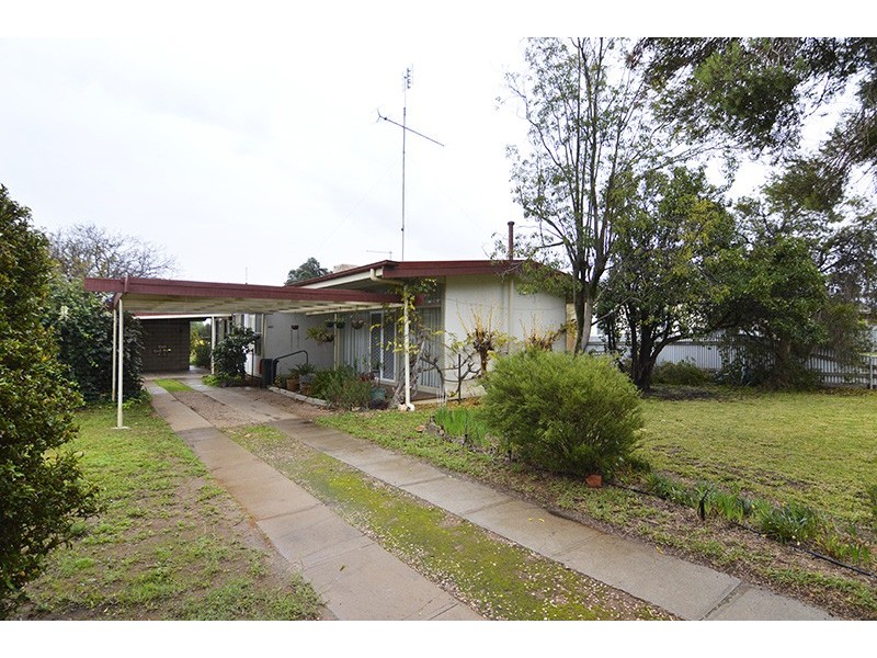 12 Martin Avenue, Ouyen VIC 3490