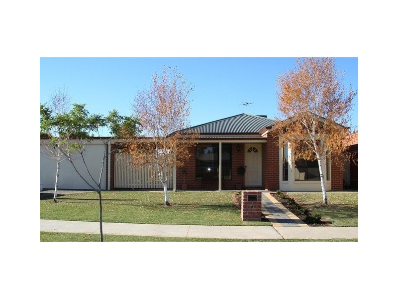 32 Belleview Drive, Irymple VIC 3498
