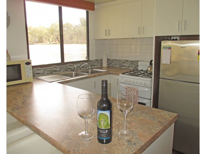 24/7 Houseboat, Yelta VIC 3505