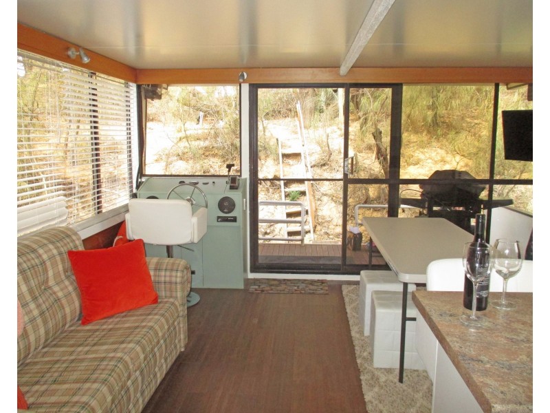 24/7 Houseboat, Yelta VIC 3505