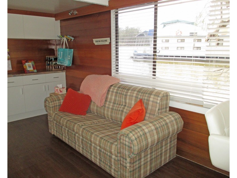 24/7 Houseboat, Yelta VIC 3505