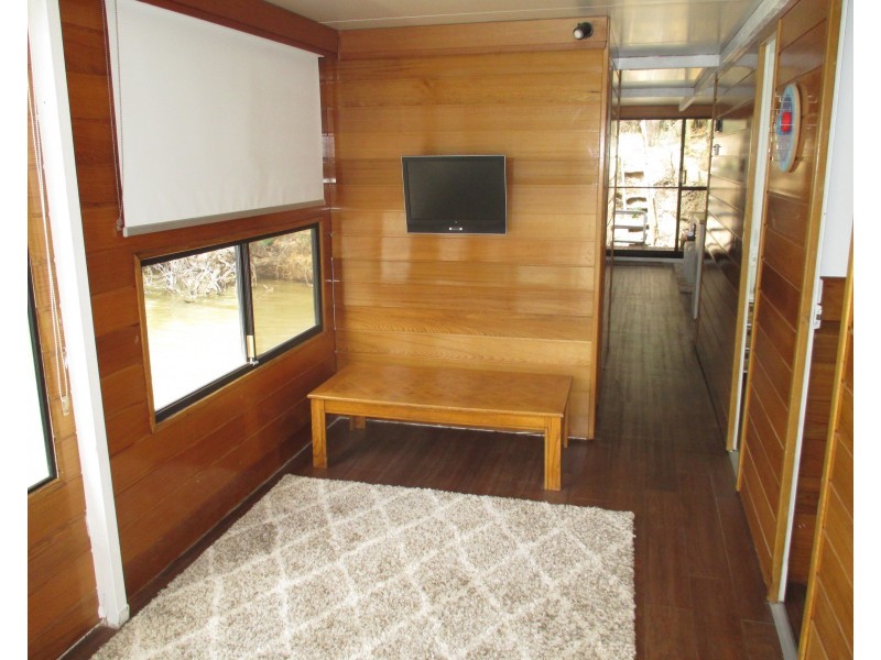 24/7 Houseboat, Yelta VIC 3505