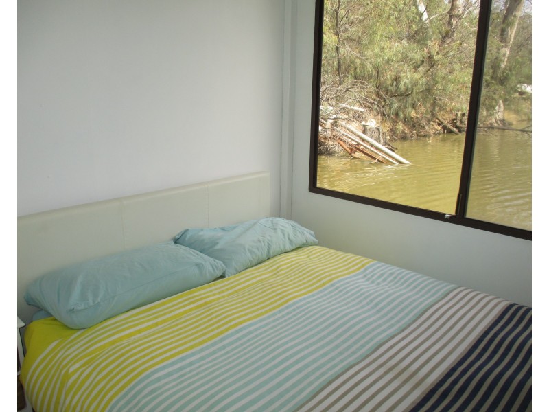 24/7 Houseboat, Yelta VIC 3505