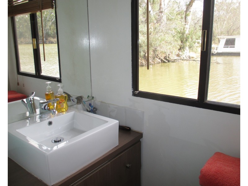 24/7 Houseboat, Yelta VIC 3505
