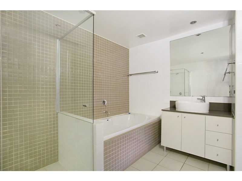 1004/4 Como Cres, Southport QLD 4215