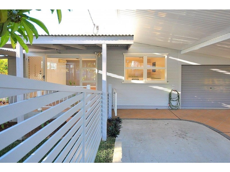 7 Saltash Street, Labrador QLD 4215