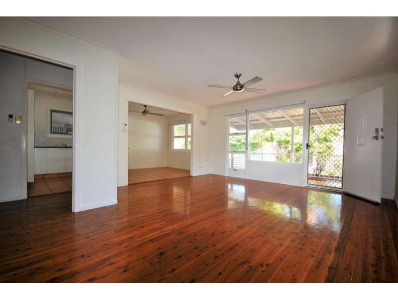 7 Saltash Street, Labrador QLD 4215