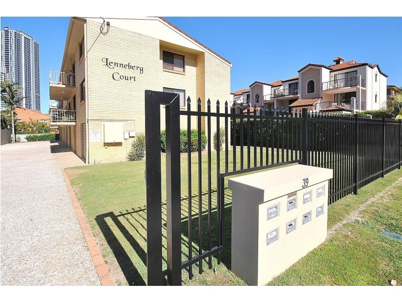 1/39 Lenneberg Street, Southport QLD 4215