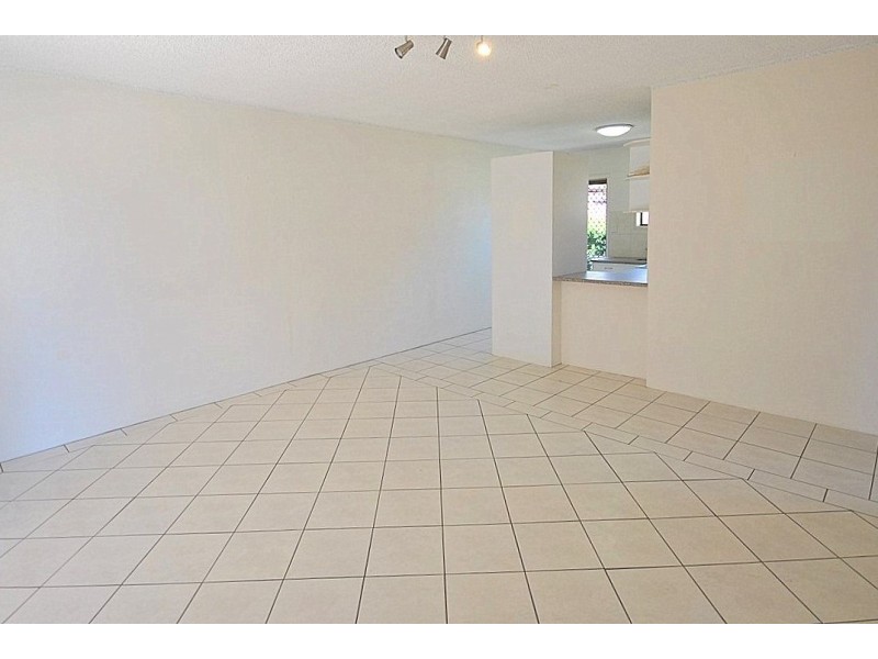 1/39 Lenneberg Street, Southport QLD 4215