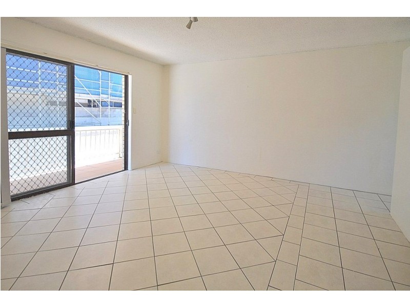 1/39 Lenneberg Street, Southport QLD 4215