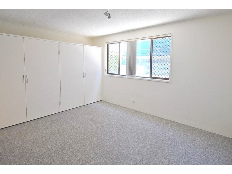 1/39 Lenneberg Street, Southport QLD 4215