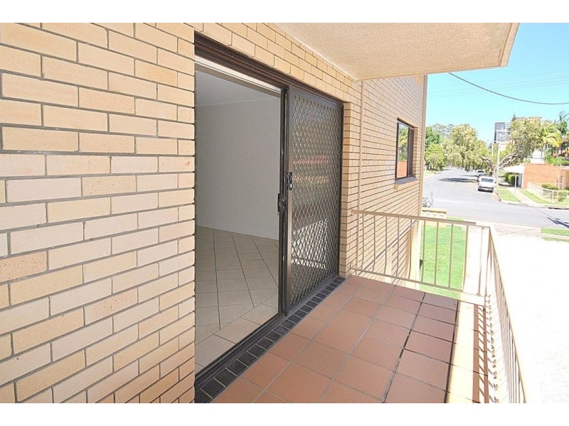 1/39 Lenneberg Street, Southport QLD 4215