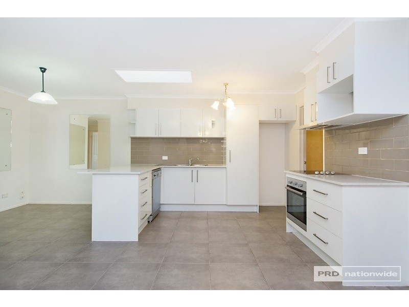 2/197 Central Street, Labrador QLD 4215
