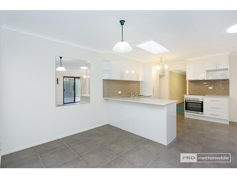 2/197 Central Street, Labrador QLD 4215