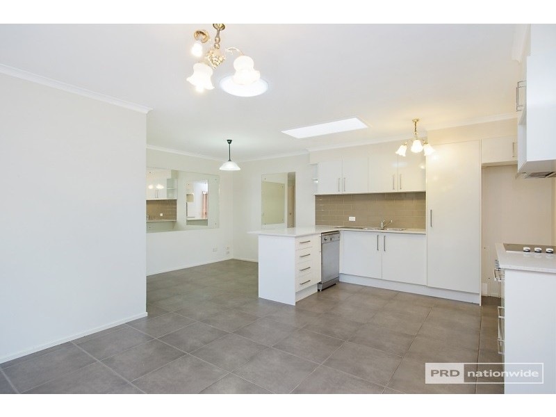 2/197 Central Street, Labrador QLD 4215