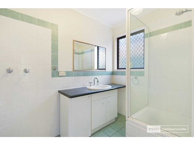 2/197 Central Street, Labrador QLD 4215