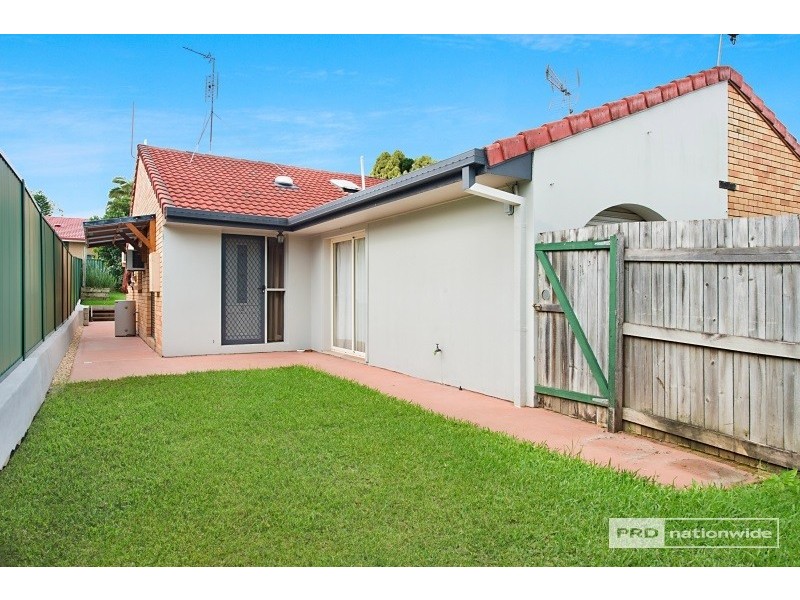 2/197 Central Street, Labrador QLD 4215