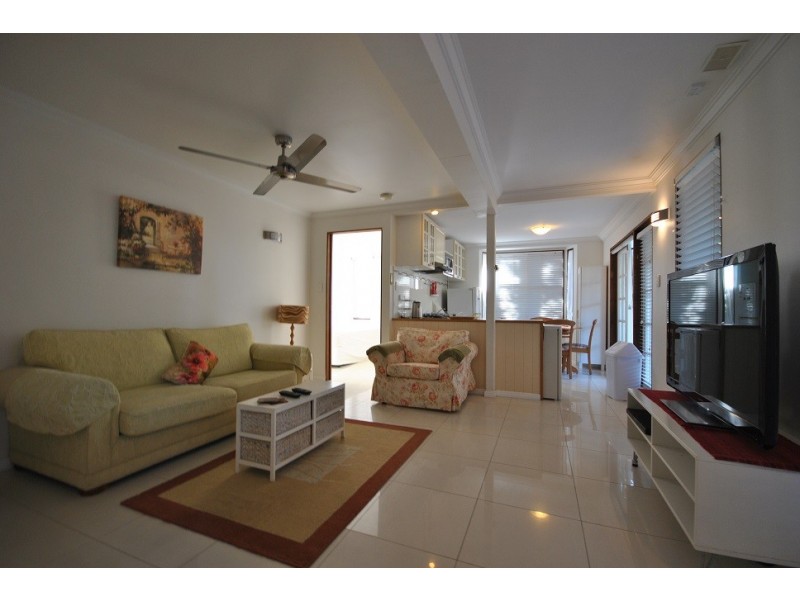 2/138 Johnston Street, Southport QLD 4215
