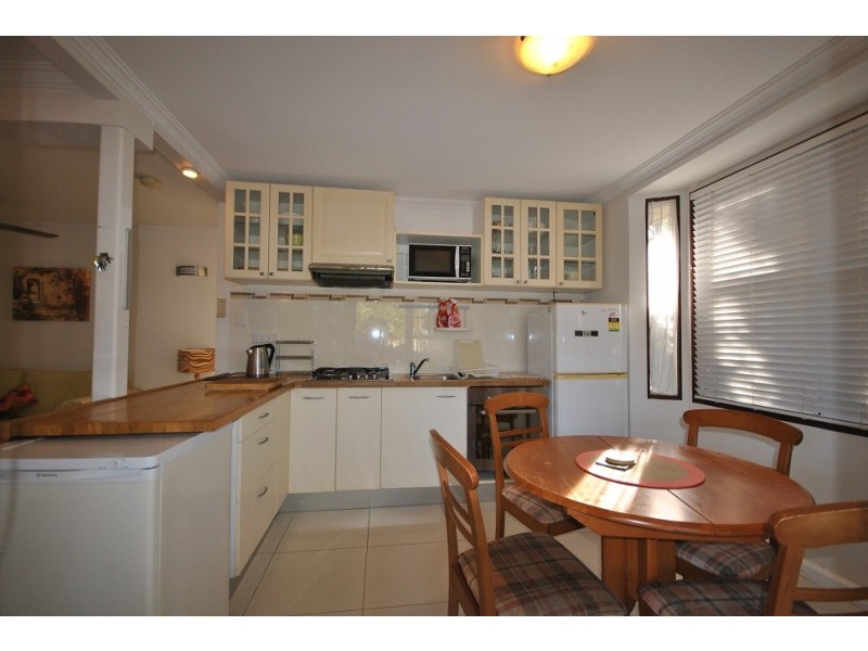 2/138 Johnston Street, Southport QLD 4215