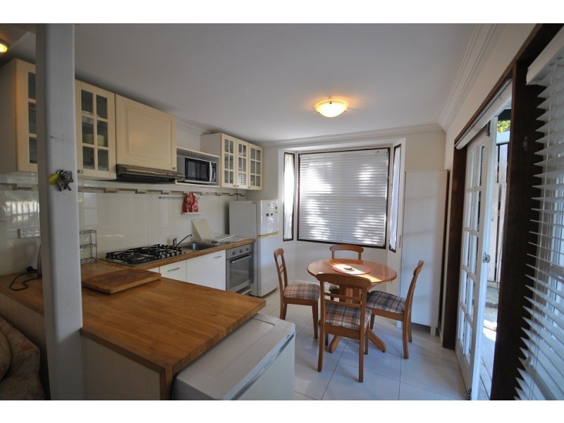 2/138 Johnston Street, Southport QLD 4215
