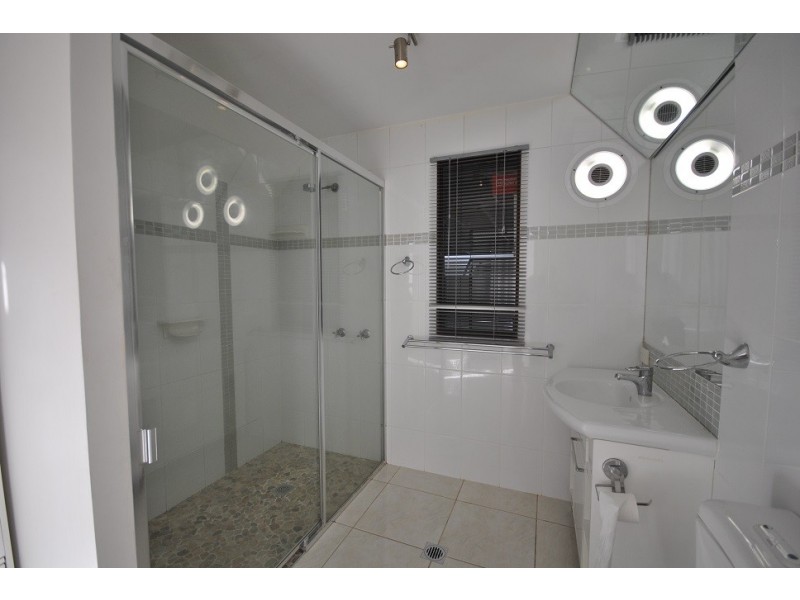 2/138 Johnston Street, Southport QLD 4215